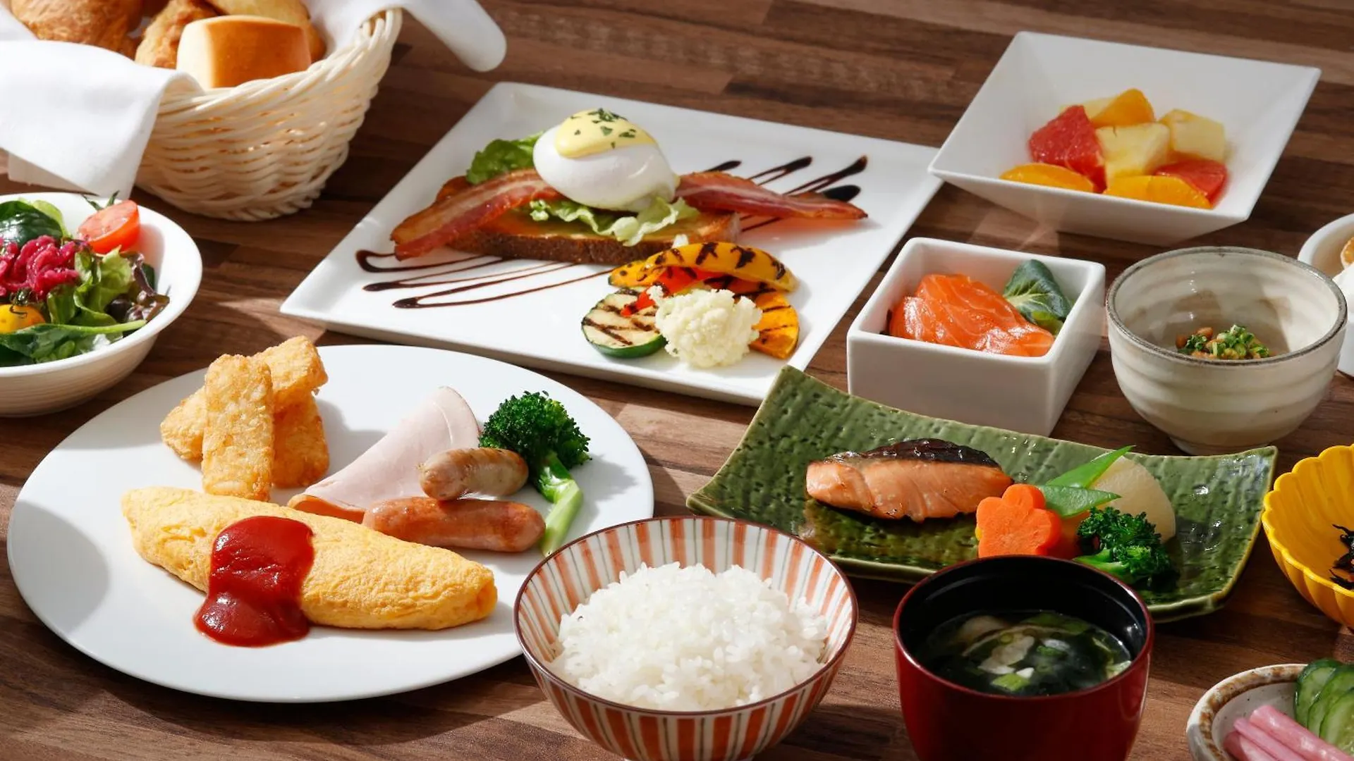 Hotel Ana Holiday Inn Tokyo Bay By Ihg