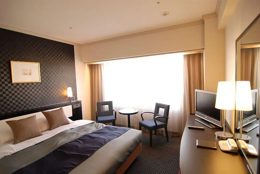 Hotel Ana Holiday Inn Tokyo Bay By Ihg